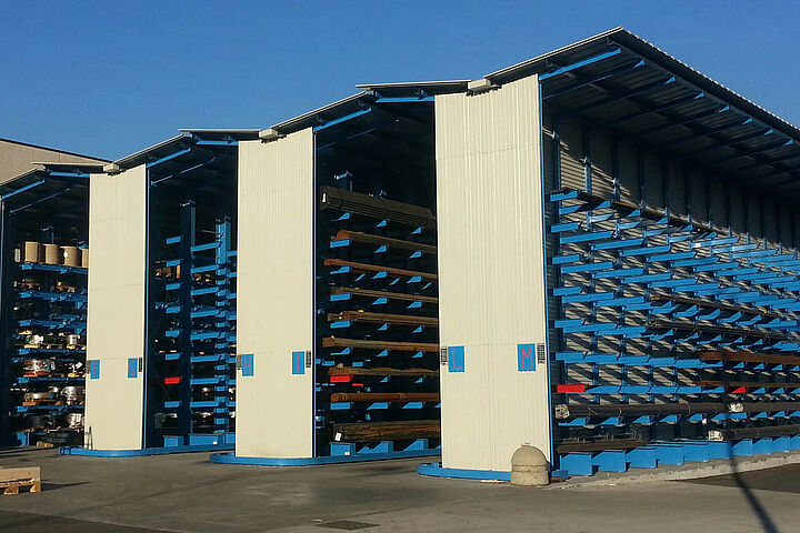 Cantilever racking with roof, rack-clad building