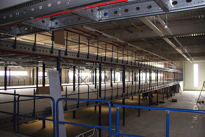 mezzanine floor for heavy loads, storage platform