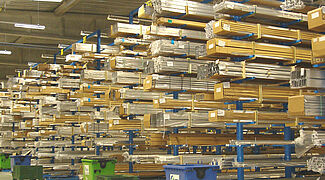 [Translate "Switzerland (FR)"] Rayonnage cantilever, stockage d'aluminium