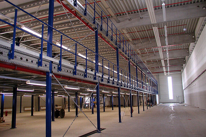 mezzanine floor for heavy loads, storage platform