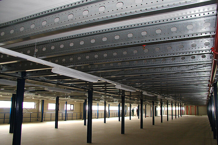 mezzanine floor for heavy loads, storage platform
