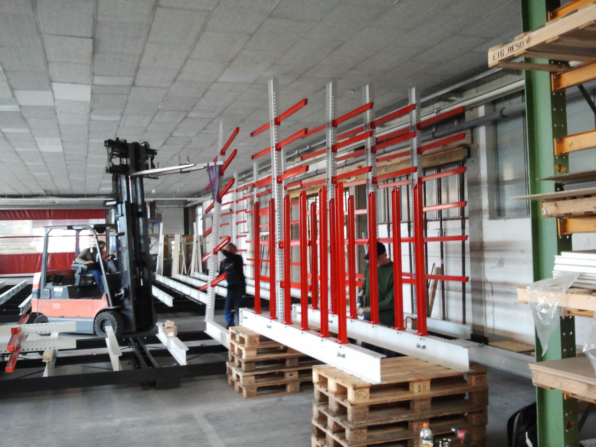 mobile cantilever racking, assembly